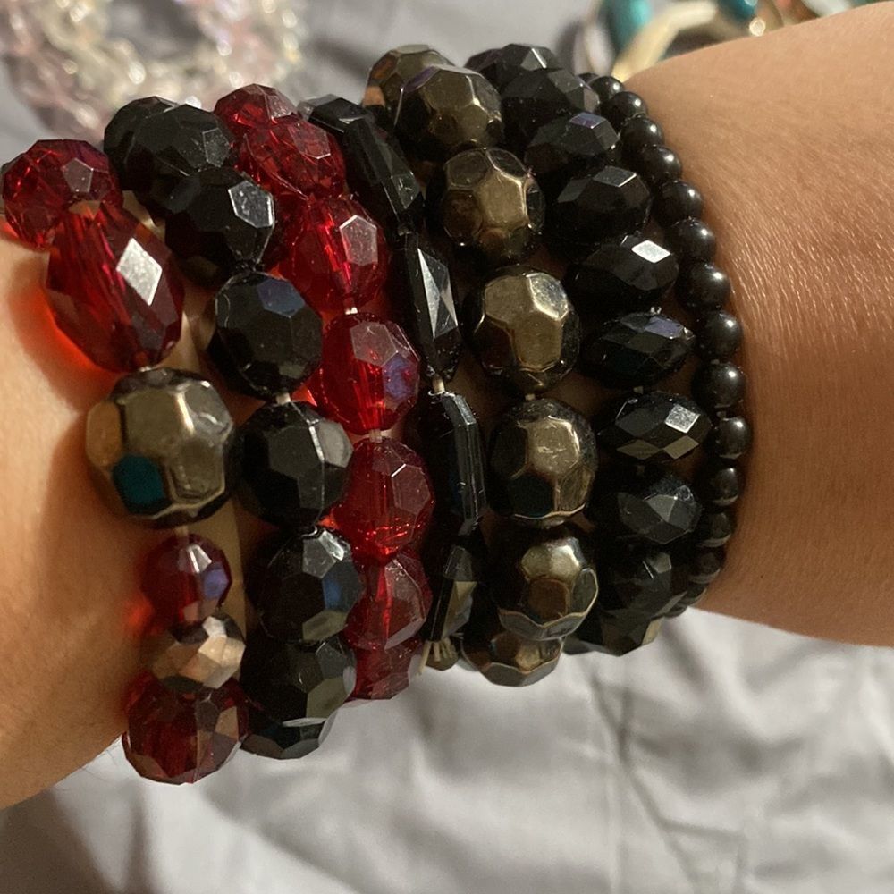 Who loves beaded vintage bracelets - Picture 2 of 3